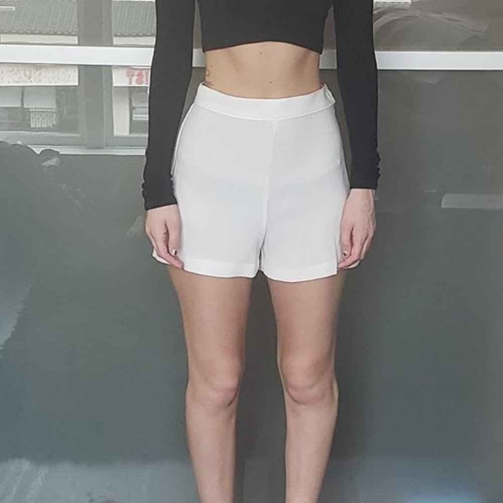Crepe Side Button Short